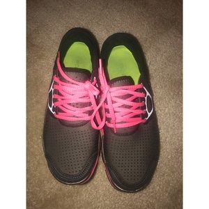 Under armor shoes. Worn few times. No rips/tears.